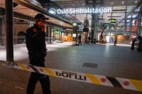 En 16-åring er død etter å ha blitt knivstukket ved Oslo S fredag.