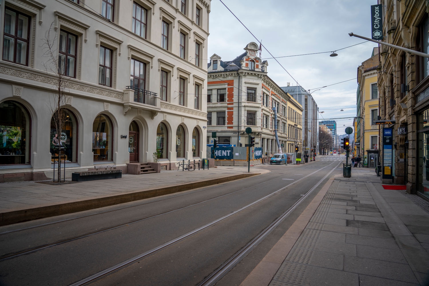 Flere kommuneleger ber folk tenke seg om før de reiser til Oslo på høstferie. 