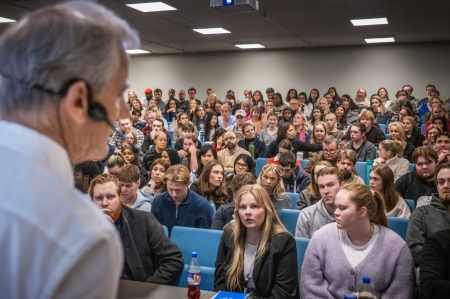 – Få studentene tilbake på campus