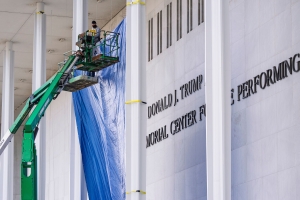 Artister avlyser konserter ved Kennedy-senteret etter Trumps navneendring