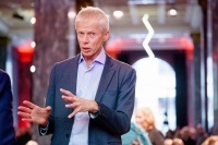 – Jeg tenker at her er det mye den enkelte kommune må følge opp, sier arbeids- og velferdsdirektør Hans Christian Holte. Her på Nav-konferansen 2023.
