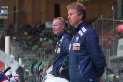 Vålerenga-trener Roy Johansen (t.v.) kunne glede seg over 4-3-seier borte mot Stavanger Oilers tirsdag.