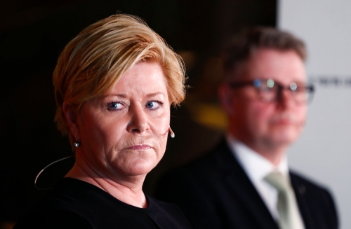 Finansminister Siv Jensen (Frp) strammer inn på bankenes mulighet til å gi forbrukslån. 