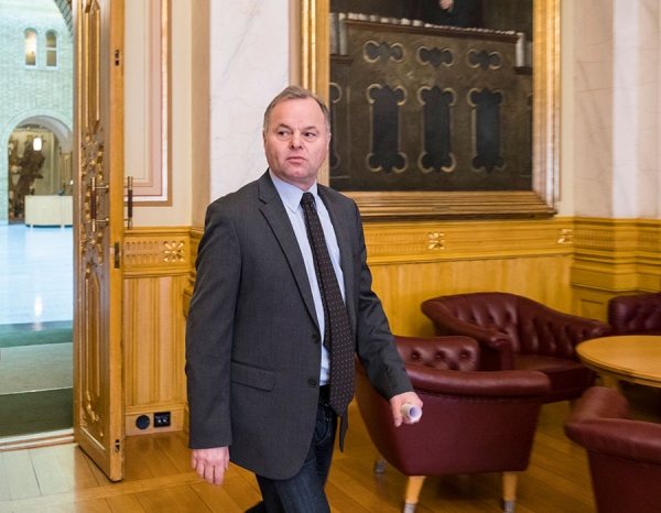 Stortingspresident Olemic Thommessen (H) skal forklare seg i møter på Stortinget onsdag.