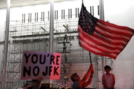 Nå fjernes Trump-navnet fra Kennedy Center