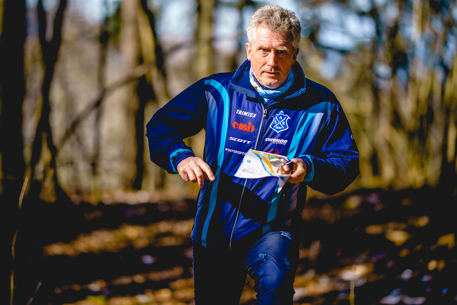 SUPERTRENING: Svein Granerud er en ihuga orienteringsentusiast. I 2019 ga han kona 2020 poster til jul. Disse klarte de, pluss 800 til. 