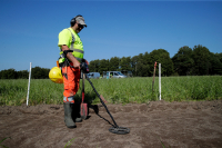 De siste årene har det blitt stadig mer populært for privatperson å dra på skattejakt med metallsøker. Hver eneste dag gjøres det betydningsfulle funn av privatpersoner, ifølge Riksantikvaren.