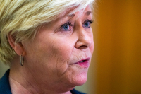 Frp-leder Siv Jensen er fornøyd med å ha fått slutt på underreguleringen av pensjoner.