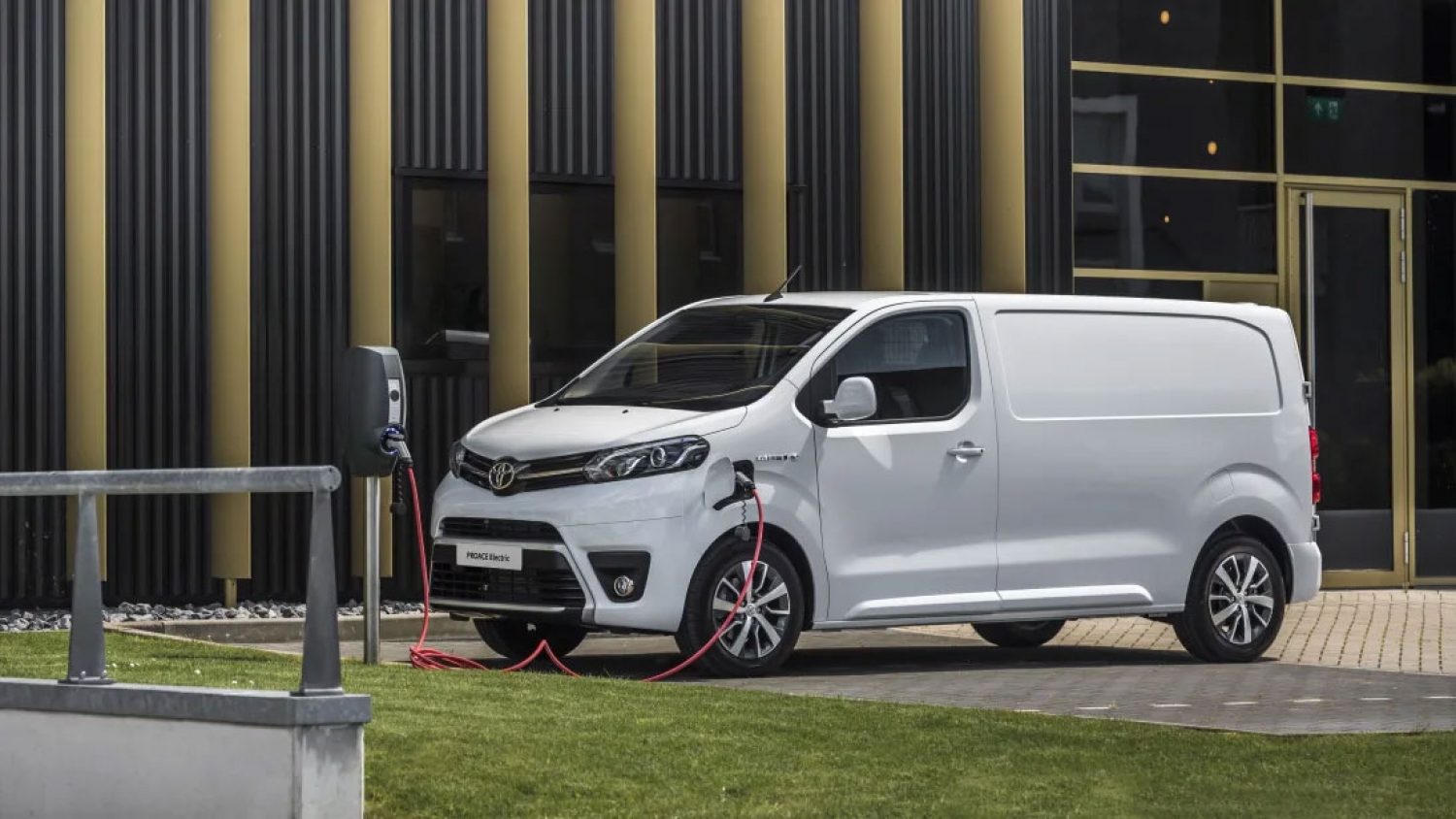 Nye Toyota Proace Electric er klar