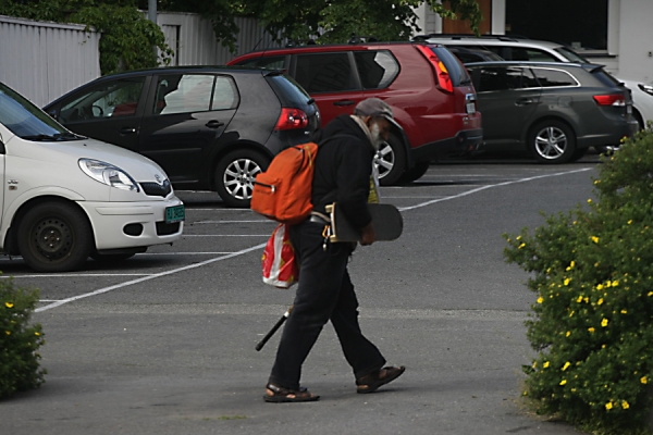 Her forsvinner tyven med skateboardet under armen