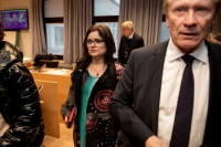 Merete Hodne sammen med advokat Per Danielsen da saken var oppe i Stavanger tingrett.
