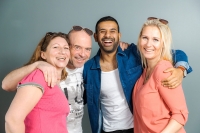 Programlederne Elisabeth Tøtte Hansen (f.v.), Jan-Erik Wilthil, Chetan Rastogi og Anne-Marit Borgen Werring gleder seg storveis til å gi lytterne morgensendinger fra alle kommunene i Buskerud gjennom hele mai.