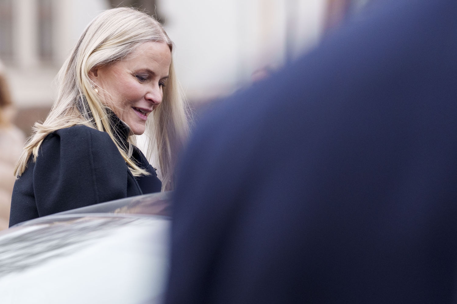 Kronprinsesse Mette-Marit beklager situasjonen hun har satt kongehuset i.