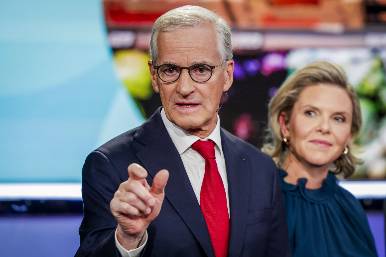 Statsminister Jonas Gahr Støre (Ap) hadde forblitt statsminister ifølge en ny måling. Frp-leder Sylvi Listhaug sitt parti går derimot mest fram. Her fra en tidligere anledning