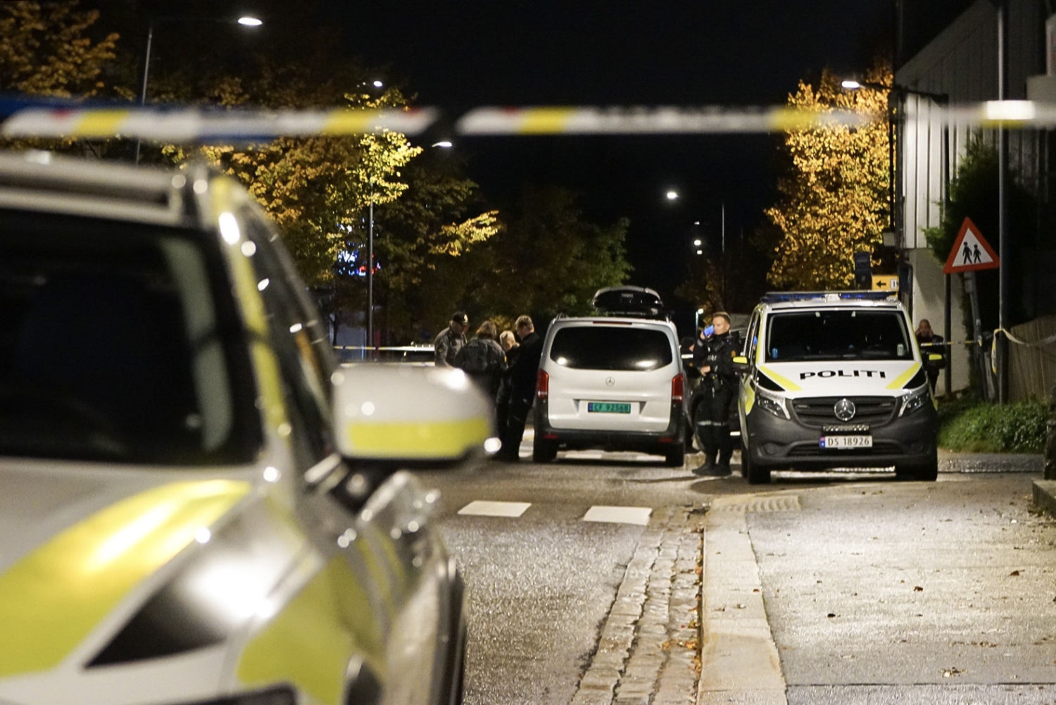 To unge menn er pågrepet etter det politiet mener er en eksplosjon fra en håndgranat på Strømmen i Lillestrøm. Ingen personer skal være skadet.
