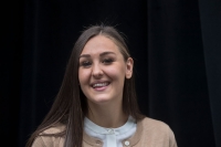 Anna Rasmussen (22), mest kjent som bloggeren «Mamma til Michelle», får en bot på 100.000 kroner for å ha arrangert konkurranser uten å ha delt ut premier.