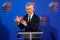 Natos generalsekretær Jens Stoltenberg ber alliansen om å forplikte seg til å fortsatt bruke minst 40 milliarder euro i året på Ukraina-støtte – rundt det samme nivået støtten har ligget på siden fullskala-invasjonen startet i februar 2022.