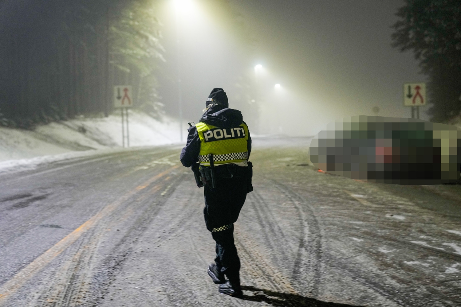 Politiet på E 16 ved Bergermoen i Jevnaker der et barn ble kritisk skadet etter melding om en front mot front-kollisjon. Sju personer var involvert.